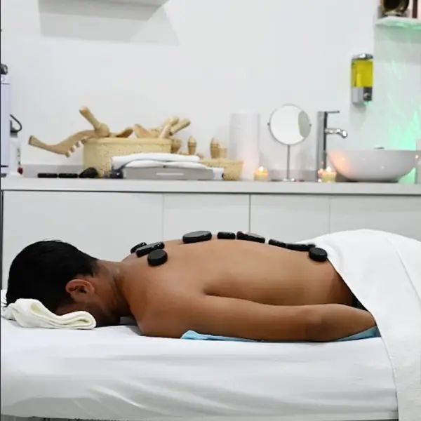 masaje piedras calientes